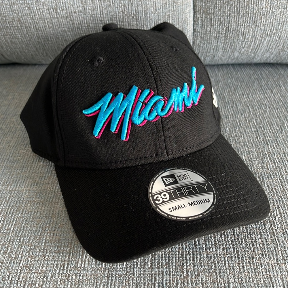New Era 39THIRTY NBA Miami Heat Vice Nights Fitted Cap - Small-Medium